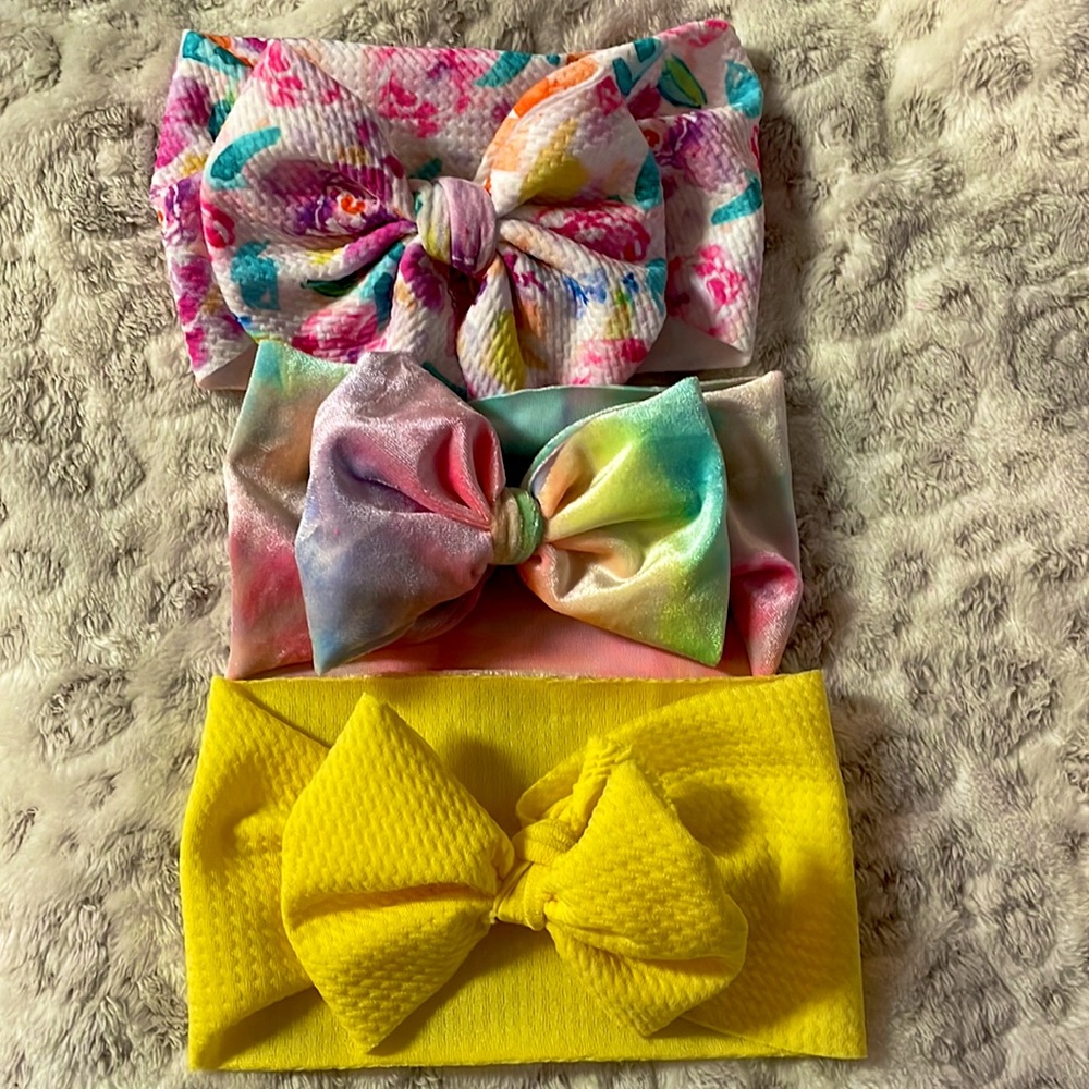Multiple headband bows